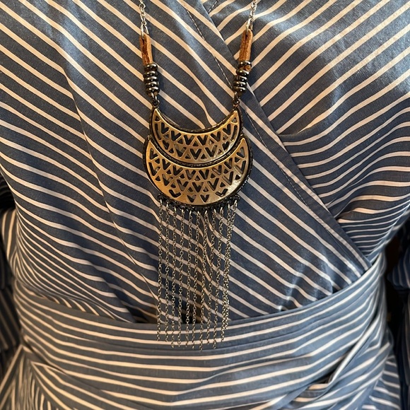 Red Camel necklace Silvertone and brushed gold.  Beautiful! - Picture 6 of 11